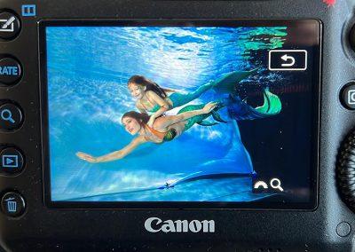 Foto von der Kamerarückseite Meerjungfrauen Schwimmkurs