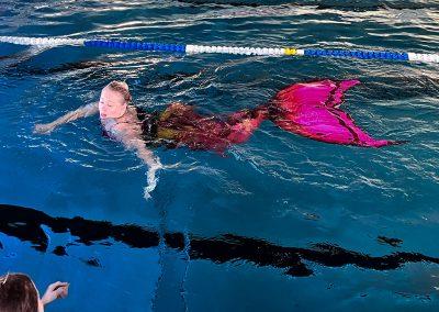 Swimolino mermaid instructor beim Schwimmkurs