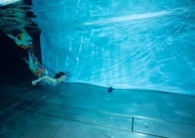 Rohbild von Meerjungfrauen Unterwasser Fotoshooting